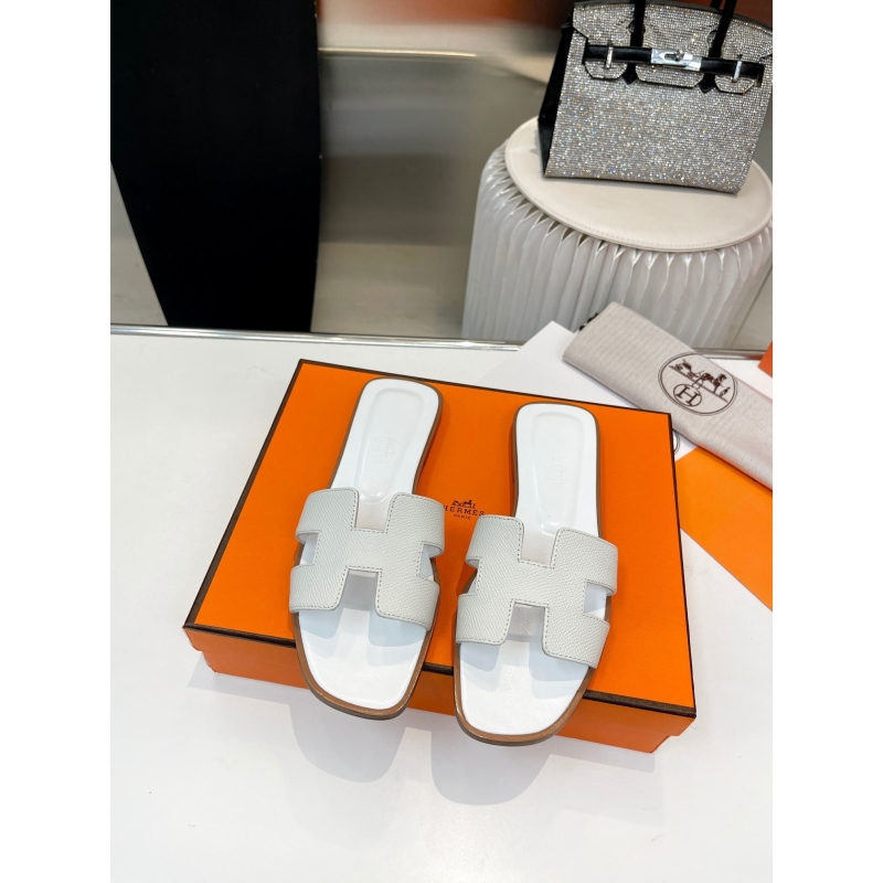 H**mes slippers